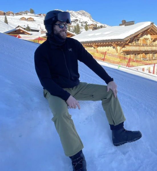 После громкого развода с Майли Сайрус: Лиам Хемсворт поделился редким фото с возлюбленной