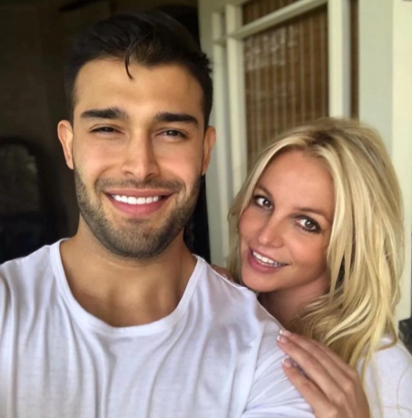 Редкие кадры: как Бритни Спирс отдыхает с сыновьями и мужем