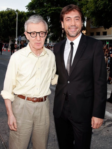 «Указывать пальцем на кого-то очень опасно»: Хавьер Бардем вступился за Вуди Аллена после обвинений в изнасиловании