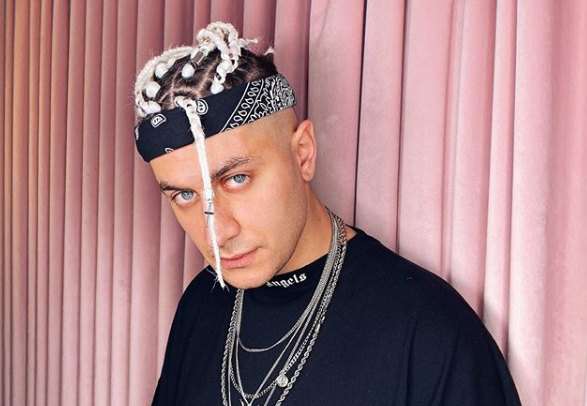 Видео дня: Дава подарил бездомной бабушке квартиру