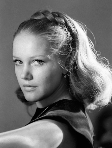 Актрису Елену Проклову госпитализировали с инсультом 