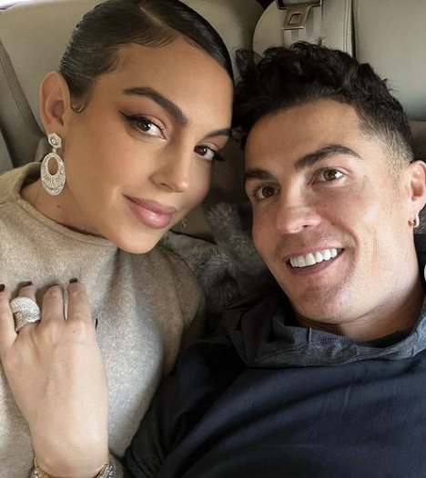 Беременная девушка Криштиану Роналду показала трогательные фотографии с футболистом