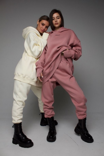 Джоггеры, худи и свитера: что нужно знать о российском бренде Minimo