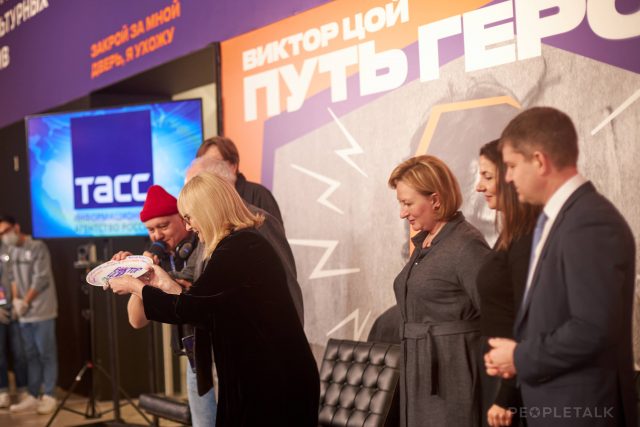 Гитары, черновики, личные письма и многое другое: чего ждать от выставки «Виктор Цой. Путь героя»