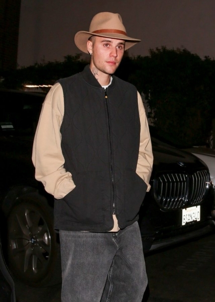 На фоне слухов о расставании с Хейли: Джастин Бибер побрился налысо