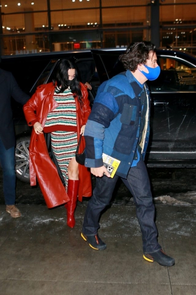 Не боится привлечь внимание: Кэти Перри вышла на свидание с Орландо Блумом в очень красном образе