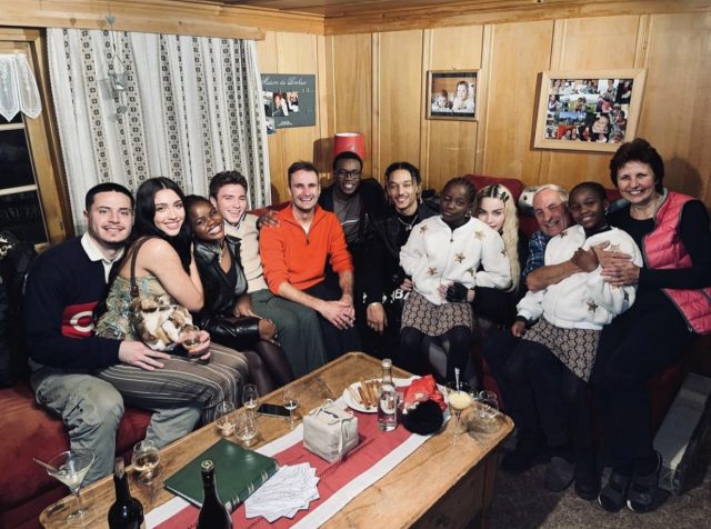 Неловко получилось: молодого бойфренда Мадонны перепутали с ее сыном