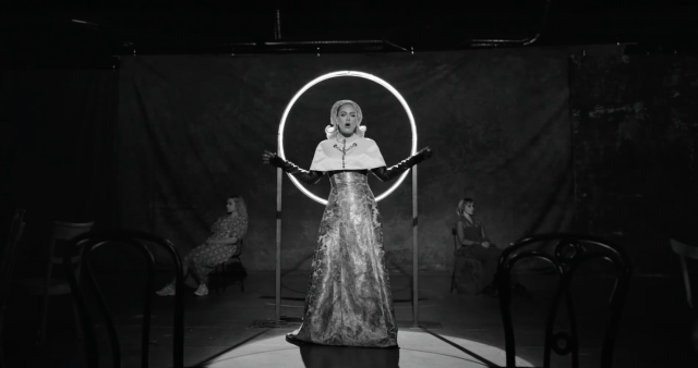 Новый черно-белый клип Адель снял российский кинооператор