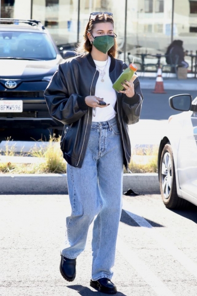 Составляем стильный образ на каждый день, как у Хейли Бибер