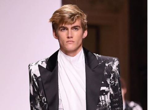 Сын Синди Кроуфорд встречается с бывшей девушкой Бруклина Бекхэма