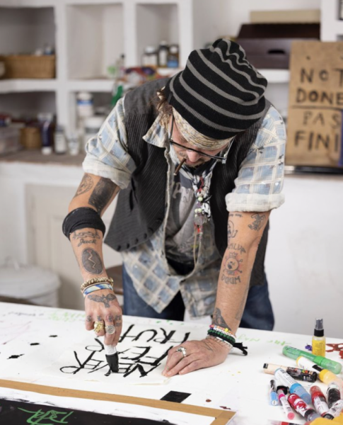 Талантлив во всем: чем занимается Джонни Депп вместо съемок в кино