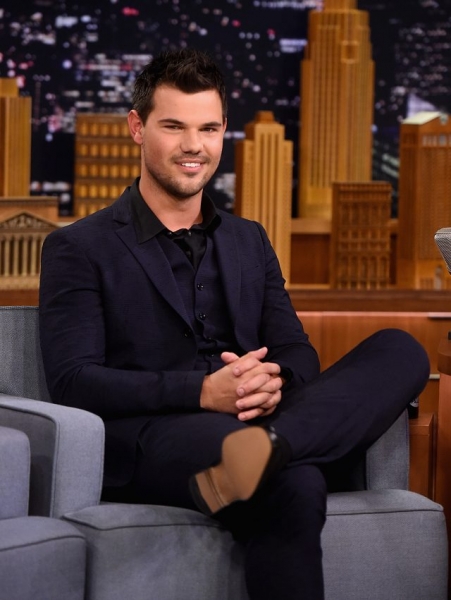 Тейлор Лотнер откровенно рассказал, почему он боялся выходить из дома 10 лет 