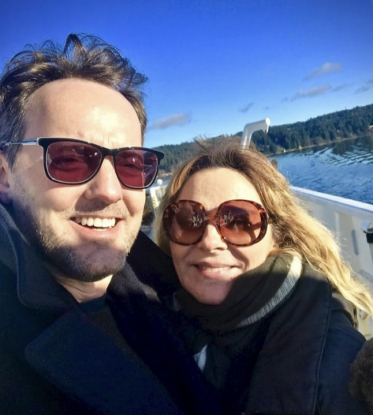 В жизни она не Саманта: редкие фото Ким Кэтролл с возлюбленным