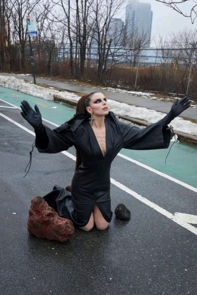 Битва образов: бывшие возлюбленные Канье Уэста появились одновременно в похожих аутфитах