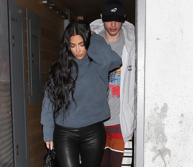 «Ей очень плохо, но Пит рядом»: как новый парень Ким Кардашьян поддерживает ее на фоне скандала с Канье Уэстом