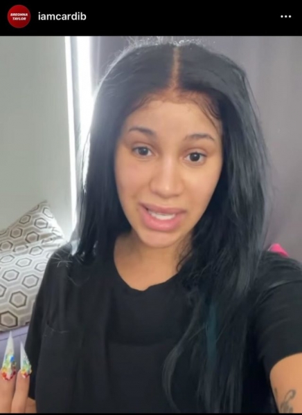 Карди Би показала себя без макияжа