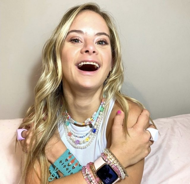 Модель с синдромом Дауна впервые стала лицом Victoria’s Secret