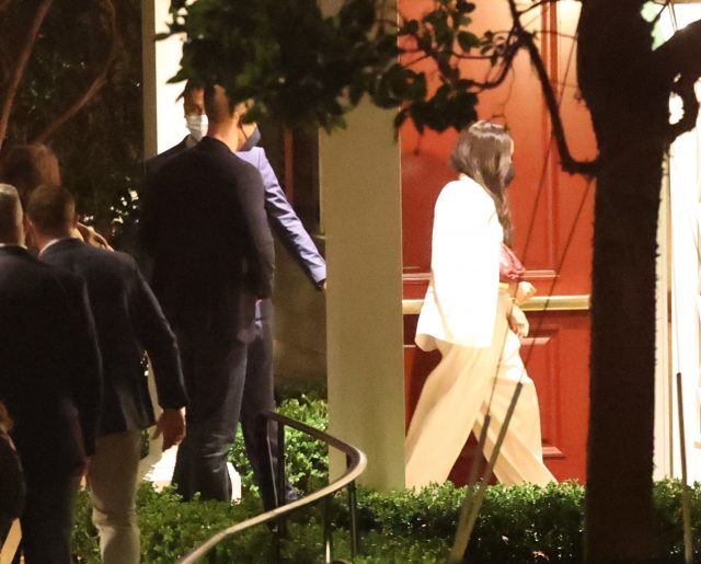 Не скрыться от папарацци: Меган Маркл и принц Гарри отправились на ужин с принцессой Евгенией