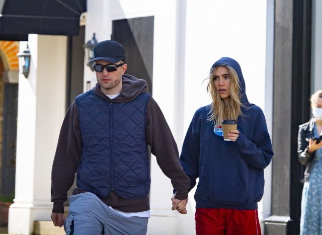 Плачет от восхищения: как Роберт Паттинсон довел до слез свою девушку 