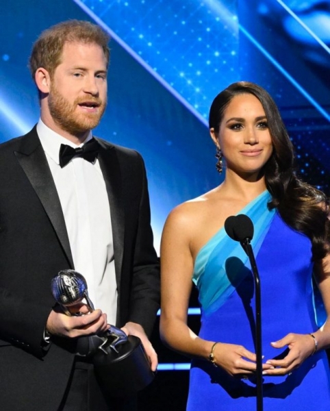 Принц Гарри и Меган Маркл получили президентскую премию за заслуги перед обществом и выступили с трогательной речью