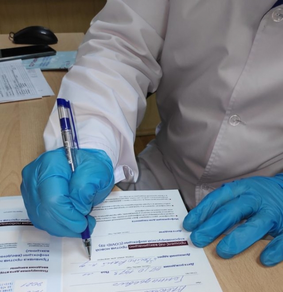 Прививка от короновируса: как действует и стоит ли делать?