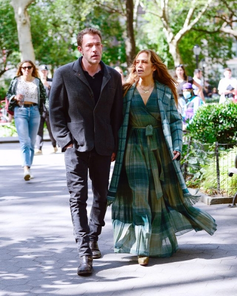 Роскошь во всем: Дженнифер Лопес вышла в необычном для себя образе