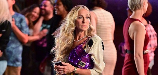 Сара Джессика Паркер попрощалась со зрителями в платье кутюрной коллекции Valentino