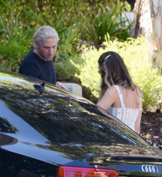 Синдром Памелы: Лили Джеймс официально подтвердила отношения с рок-музыкантом