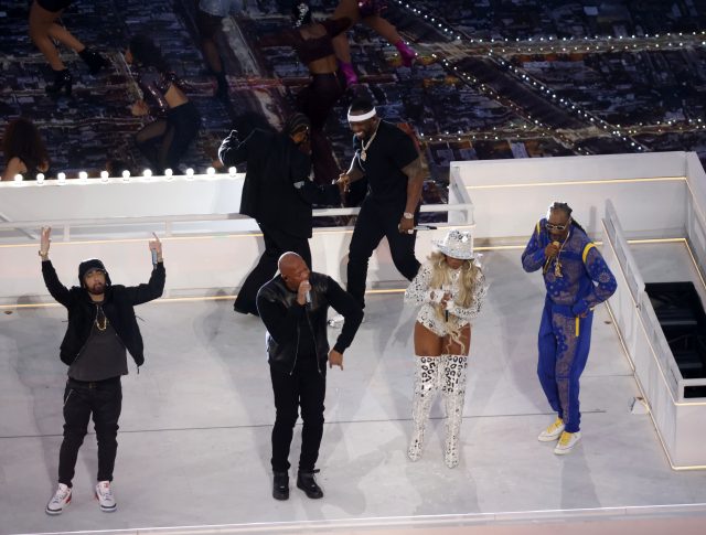 Супербоул 2022: иконы хип-хопа, первый трейлер сериала по «Властелину колец» и Канье Уэст в рекламе McDonald’s 