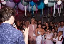 Такой вы ее еще не видели: Милли Бобби Браун примерила необычный для себя образ в честь 18-летия