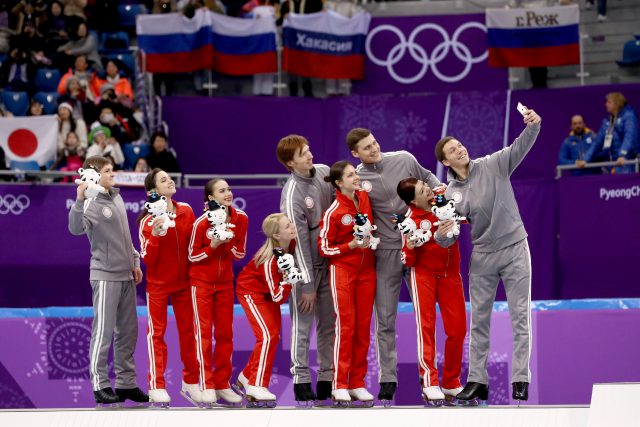 Тимур Родригез, Юлианна Караулова, МакSим и другие звезды подхватили флешмоб в поддержку российских спортсменов на Олимпиаде-2022