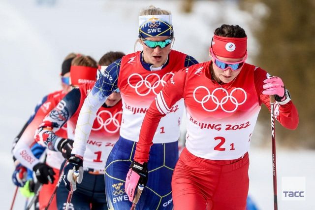 Впервые в истории: российская сборная выиграла золото в лыжных гонках