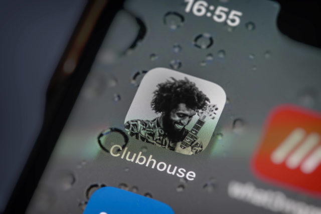 Все говорят о Clubhouse: что это такое и как туда попасть?