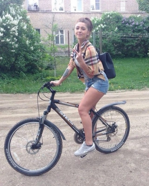 Вспомнить все: как Настя Ивлеева выглядела до популярности