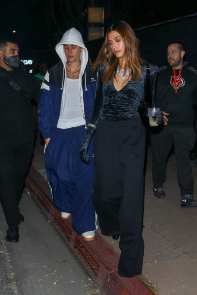 Выглядят грустными: Джастин и Хейли Бибер появились на публике после перестрелки на вечеринке