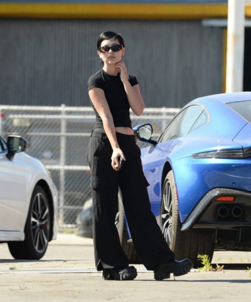 Звезда «Эйфории» Алекса Дэми кардинально сменила образ (вы ее не узнаете)