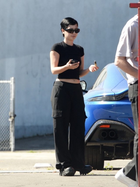 Звезда «Эйфории» Алекса Дэми кардинально сменила образ (вы ее не узнаете)