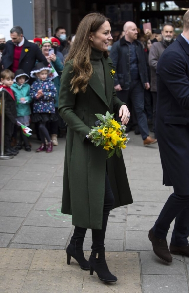 Дань королеве: Кейт Миддлтон и принц Уильям посадили дерево в честь Елизаветы II