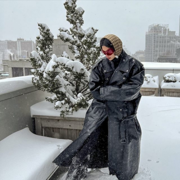 Идеальный вариант на весну - кожаный тренч, как у Хлои Грейс Морец