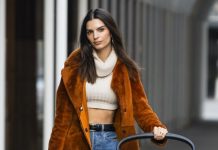 Как выглядеть эффектно в простом пуховике и легинсах — посмотрите на Эмили Ратаковски