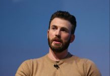 Крис Эванс сменил прическу для новой роли