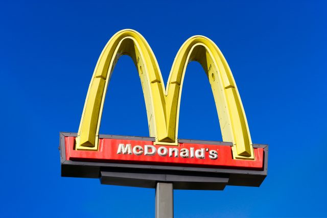 McDonald's временно закрывается в России