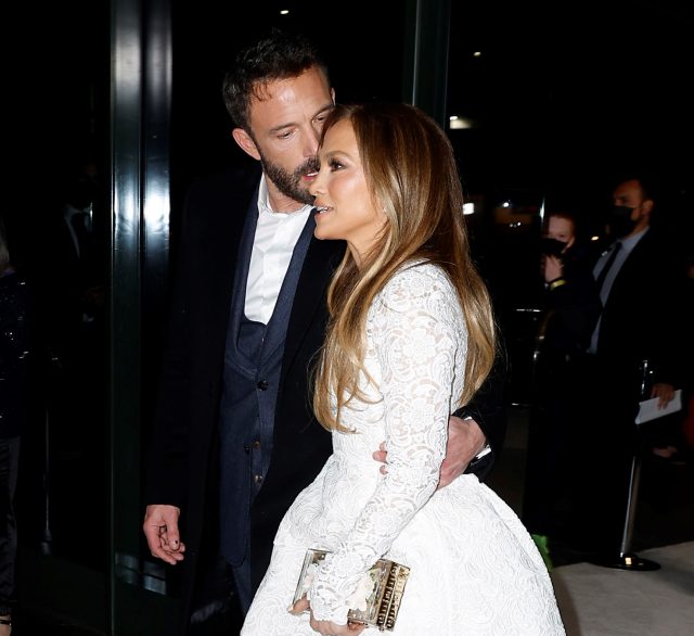 Намек на свадьбу? Бен Аффлек снялся в новом клипе Дженнифер Лопес