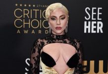 Не оторвать глаз: Леди Гага в золотом платье с глубоким вырезом и длинным шлейфом