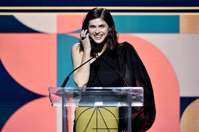 Первый выход Александры Даддарио после того, как на нее пытались напасть