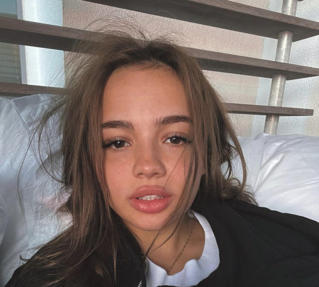 Валю Карнавал подозревают в романе с популярным блогером