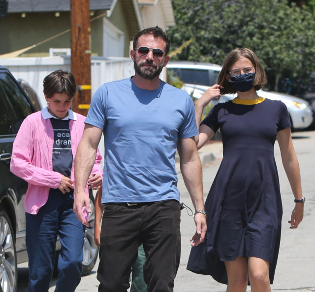 Веская причина: почему Бен Аффлек пропустил премию SAG Awards 2022