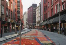 Как выбрать уличный ковер