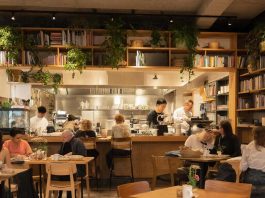 Поминальное кафе: организация, особенности и значение