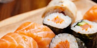 Где заказать сет роллов в Кирове с быстрой доставкой?